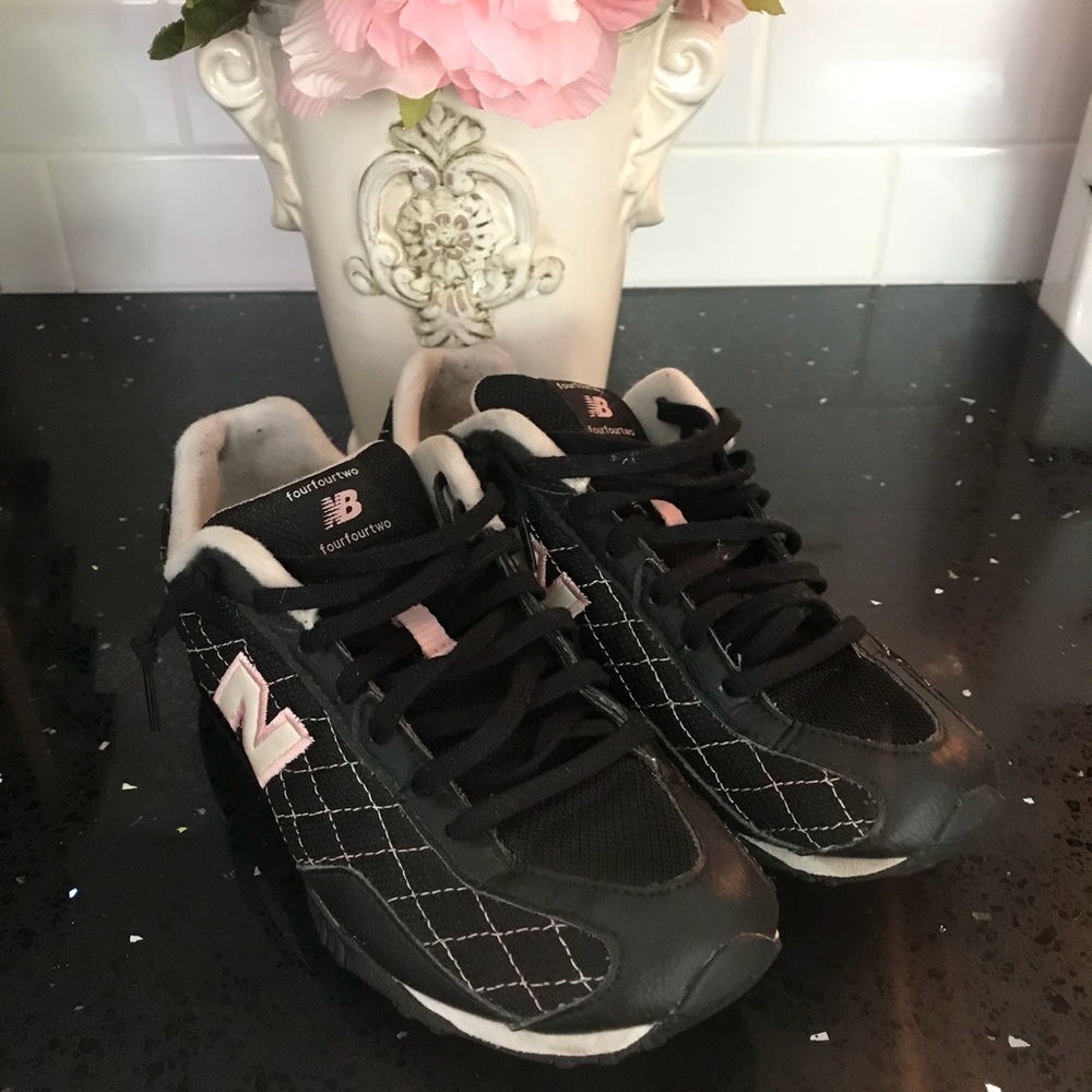 New Balance 442 Black\Pink Lace Up Athletic Shoes